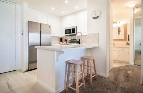 Kitchen with bar area