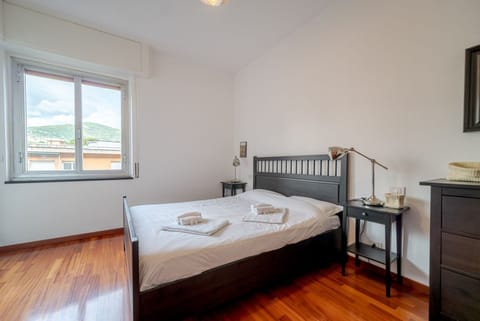 Cozy apartment equipped with every type of comfort to accommodate up to 2 people. The flat is located in a quiet residential area equipped with the essential services for a comfortable stay, just a 7-minute walk from the Genova Sturla station, with which Apartment in Genoa