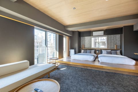 Family Twin Room | In-room safe, free cribs/infant beds, free WiFi, bed sheets