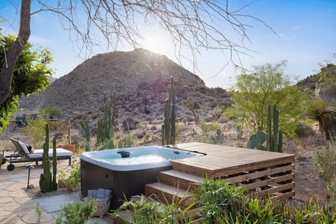 Outdoor spa tub