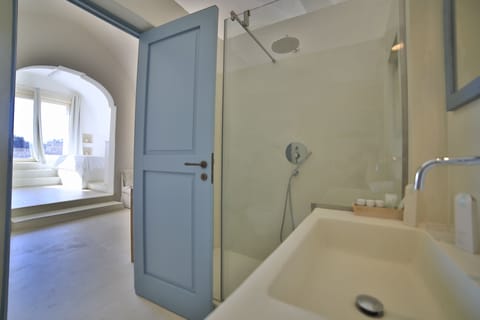 Panoramic Suite | Bathroom | Shower, rainfall showerhead, hair dryer, slippers