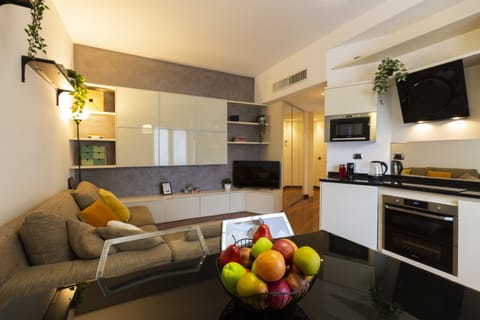 Deluxe Apartment | Living area | Flat-screen TV