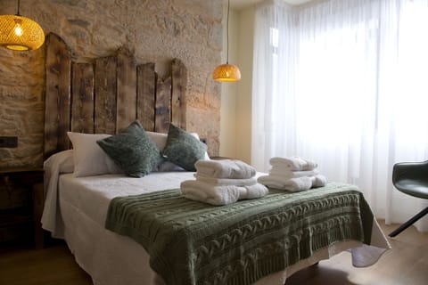 Standard Single Room, 1 Double Bed, Ensuite, City View (11) | Premium bedding, down comforters, individually decorated