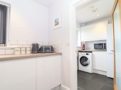 Fridge, dishwasher, electric kettle, toaster