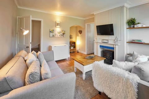 Hope Cottage, Whitby - Host & Stay