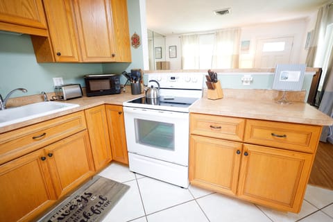 Fully equipped kitchen