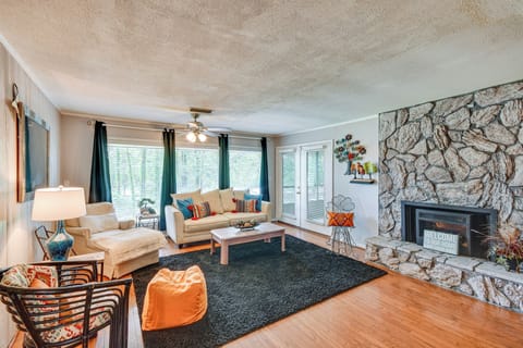 Montgomery Vacation Rental | 3BR | 2BA | 2,167 Sq Ft | Stairs Required to Enter