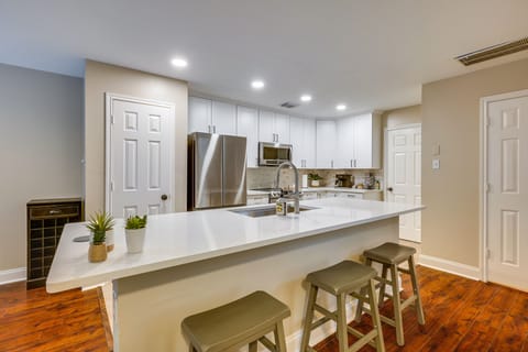 Kitchen | Cooking Basics | Coffee Maker | Paper Towels/Trash Bags Provided