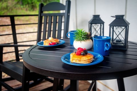Enjoy making breakfast with our fully loaded kitchen