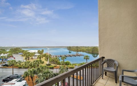 This balcony offers a front-row seat to nature's beauty of Lake Powell. 