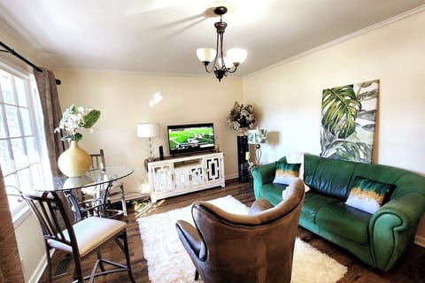 The home was lovely‼️ and was as listed, great quiet area. will stay again and would recommend

Nice place with a homey feel. 