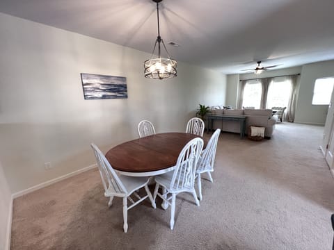 Dining room (2nd floor)