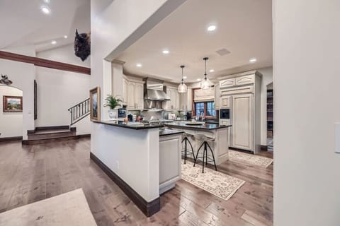 The open-concept kitchen, seamlessly flowing into the inviting living room, invites you to enjoy morning coffee or casual meals. Bright and cozy, it features modern amenities and stylish décor, perfect space for gatherings and culinary inspiration.