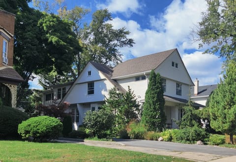 An EE Roberts House