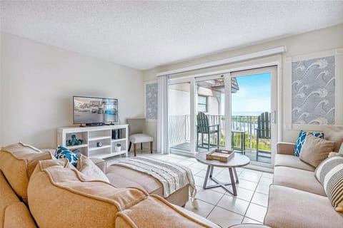 Spacious living room with breathtaking ocean views—unwind in comfort while enjoying the scenery.