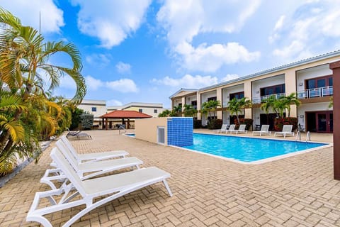 2BR Townhouse 3min walk 2 EagleBeach w/ Pool & BBQ (11062)
