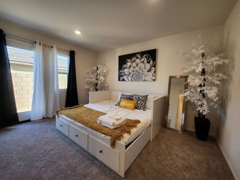 CASITA BEDROOM Queen bed room