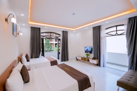 Premier Twin Room, 2 Queen Beds, Balcony, City View | Egyptian cotton sheets, premium bedding, down comforters, pillowtop beds