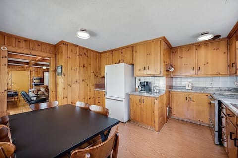 0b4540bf abae 4dee a5bc 32c6cc33b887