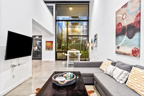 Classic Apartment, 1 Bedroom | Dining room