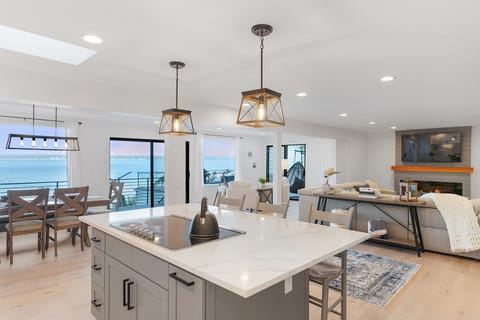 Classic House | Private kitchen | Full-size fridge, microwave, oven, stovetop