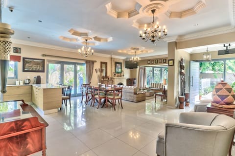 43-inch Smart TV with satellite channels, TV, Netflix