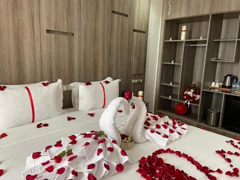 Single Room, City View | Minibar, in-room safe, blackout drapes, soundproofing