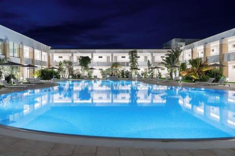 Seasonal outdoor pool, pool umbrellas, sun loungers