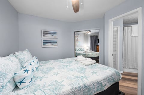 Queen bed in primary