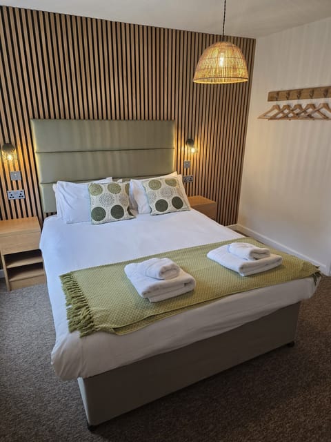 Standard Double Room, Ensuite | Desk, cribs/infant beds, free WiFi, bed sheets