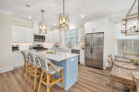 Spacious kitchen that can accommodate any meal