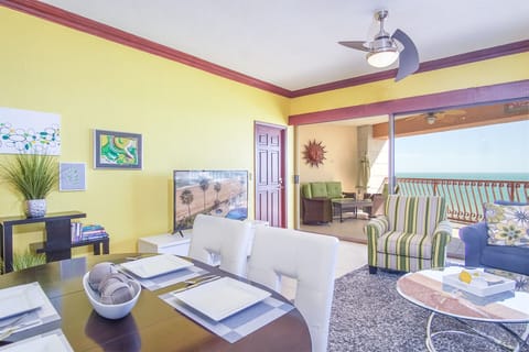 Lots of vibrant color in the main living area
