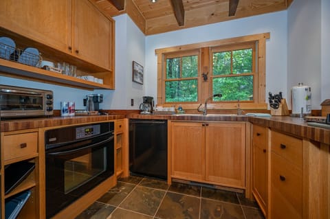 Lots of Small Appliances for all your cooking needs