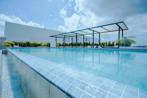 15 outdoor pools