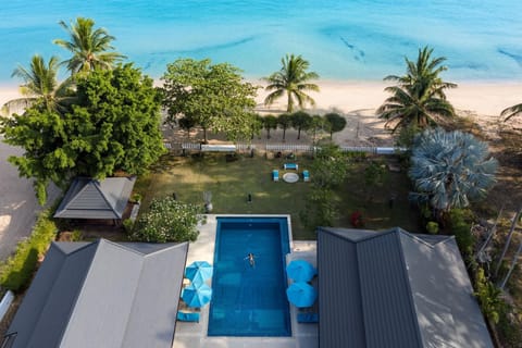 Ban Laem Set-Beachfront-4 Bedrooms (2958)