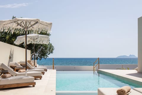Villa Vissalo has been distinguished with 
✨ the 2025 Tourism Awards God for Beach Villa of the Year
✨ the 2024 Tourism Awards Bronze for Urban Villa of the Year