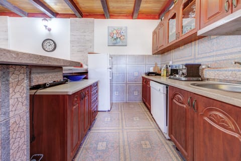 Fully-equipped kitchen has everything you need to show your cooking skills