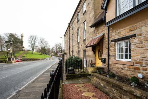 The Craftsman's Cottage - the market town of Alnwick on the doorstep