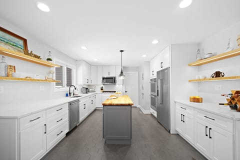 Large island and fully stocked