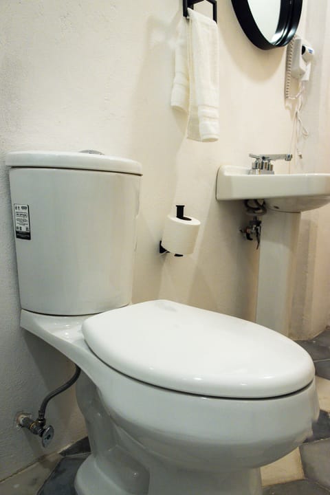 Basic Double Room | Bathroom | Shower, free toiletries, towels, toilet paper