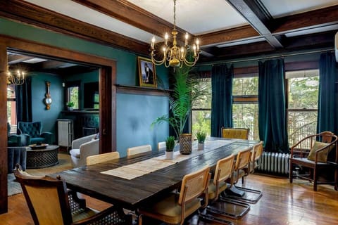 this Grand Dining Room: The best place to gather, and have everyone diner at one table.
