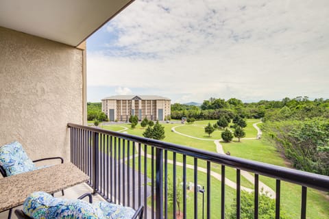 Pigeon Forge Vacation Rental | 1BR | 1.5BA | 932 Sq Ft | Step-Free Access