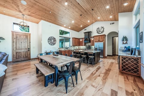 The kitchen will please the most discerning chef. Fully equipped with everything you need to prepare your favorite meals.