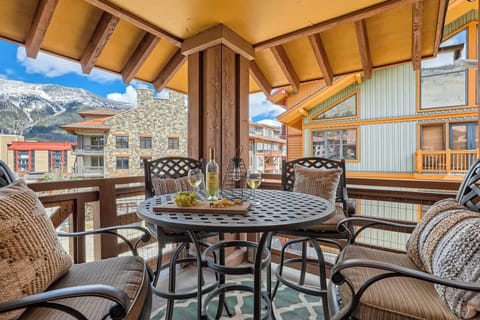 Oversized corner deck with incredible views!