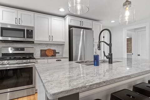 Elegant granite design Countertop best for food preparation