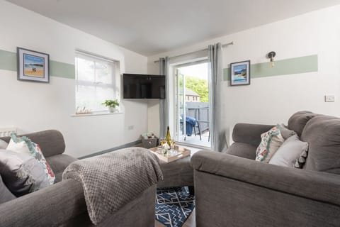 Luxurious Sofas, TV-Hoopers Lodge