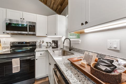 Stainless appliances and granite countertops!