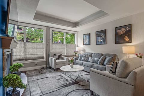 LIVING ROOM & SOFABED