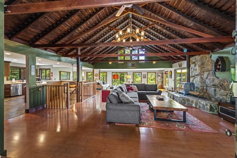 A fully open floorplan - 1,200 sq ft of entertaining space upstairs.