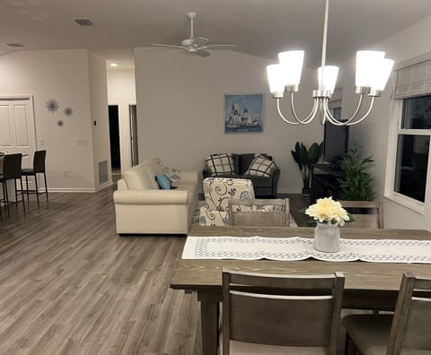 Open floorplan in this cute home, TV with access to all the streaming networks.